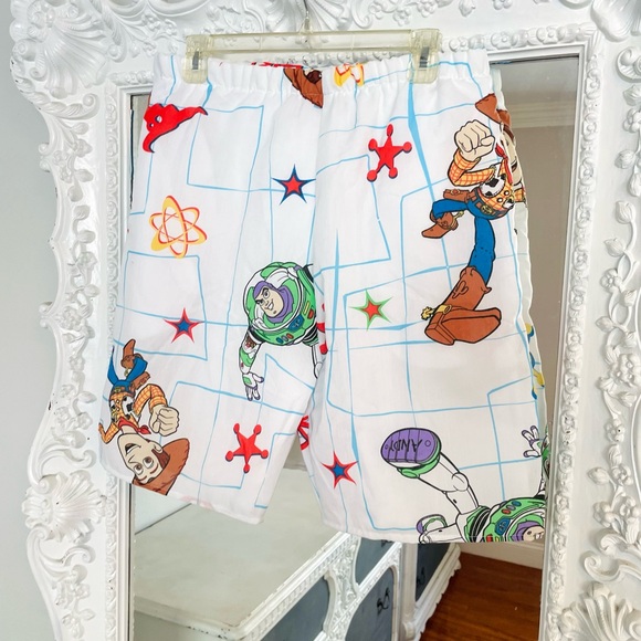 New York Couture * One of a Kind* VINTAGE Reworked Toy Story Pocket Shorts - Picture 3 of 12